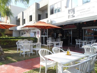 AV restaurant dans une zone touristique animée