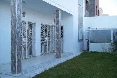 AV très belle villa avec jardin à hammamet