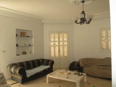 En face Rond point sultan AL appartement s+2