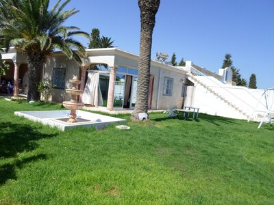 Magnifique et grande villa avec jardin gazoné à hammamet