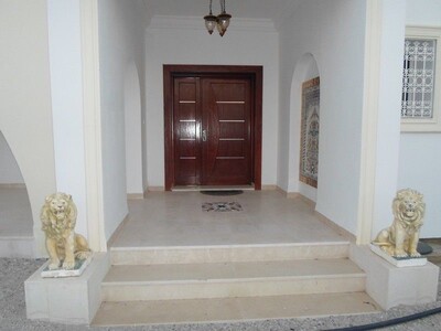 AV très magnifique et vaste villa avec piscine à hammamet