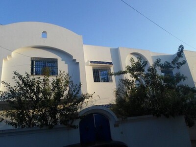 Villa with garden and appartementement upstairs