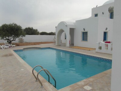 VILLA AVEC PISCINE A MIDOUN