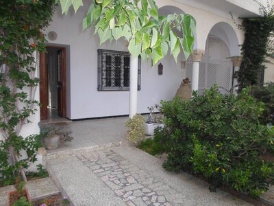 Jolie maison avec grande jardin à hammamet
