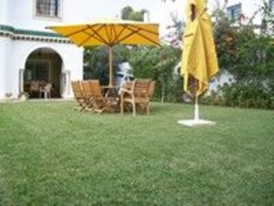 Belle villa de style typique dans une residance garder