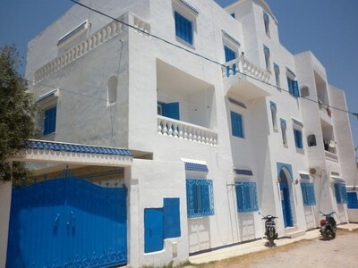 en face Hôtel Aziza Hammamet Immeuble R+2