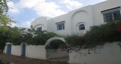 à Hammamet AV Villa RDC plus étage indépendant