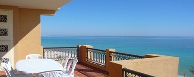 appartement impeccable avec grande terrasse vue mer