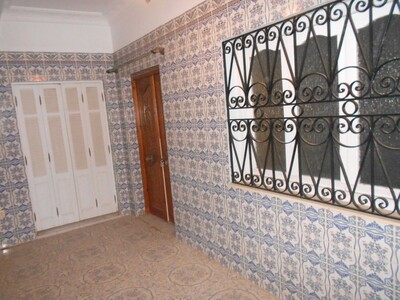 AV maison à 2 niveaux au 1ére arrondissement de hammamet