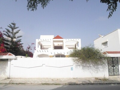 AL jolie villa spacieuse sur deux niveaux proche hammamet sud