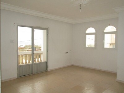 En face Rond point sultan AV appartement s+2