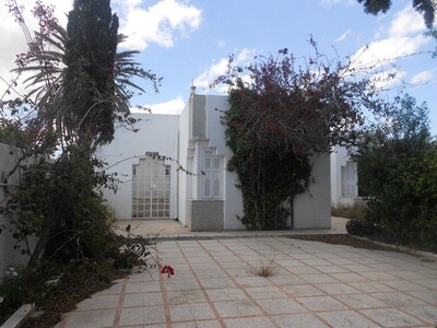 AV dans une résidence chic une superbe villa à HAMMAMET