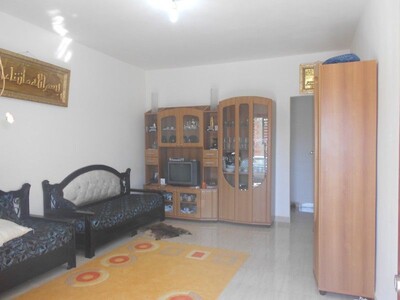 AV une maison avec une autre construction inachevée à HAMMAMET