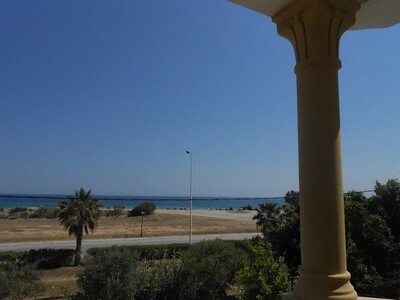 Beautiful villa 50 meters from the sea
