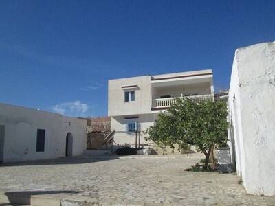 urgent Villa de campagne avec courette vue de mer