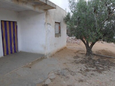 une maison inachevé située dans la compagne de hammamet