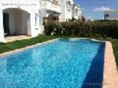 jolie villa située dans une résidence privée et gardée