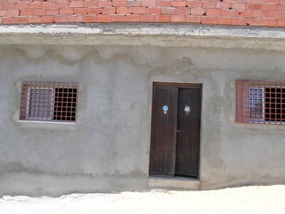 une petite maison inachevée située à 5 km du centre hammamet