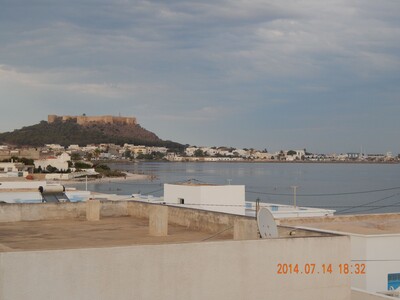 Villa cité Erriadh à 20m au bord de la mer