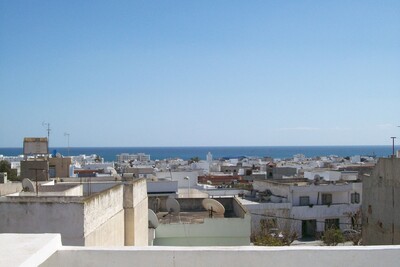 AV maison sur trois niveaux avec studios indépendants hammamet