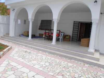 AL une belle maison ac jardin proche de la mer à hammamet