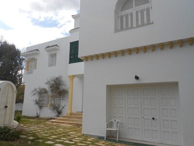 AV grande villa imposante proche de la zone touristique Hammamet