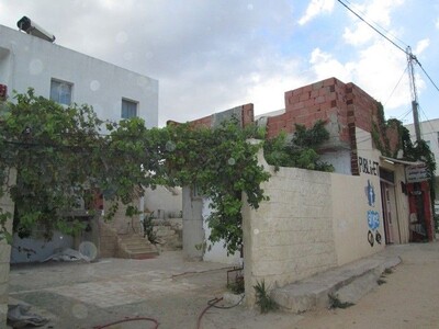 Urgent En face Hammamet Sud maison 2 appartements et 2studios