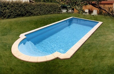 AL une grande villa sur deux niveaux avec piscine