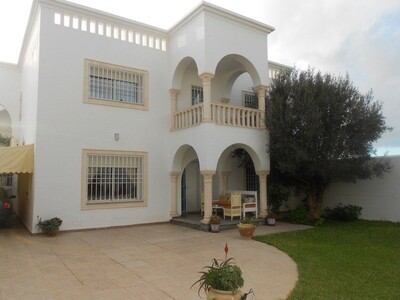 AV belle villa dans un quartier résidentiel à hammamet