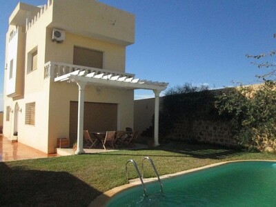 Villa sur 2 niveaux avec vue mer