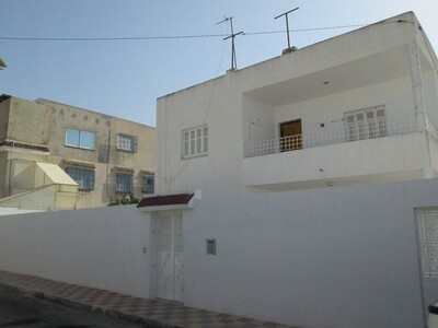 Villa style américain avec garage et jardin à borj louzir