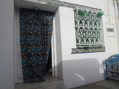 AV une maison avec garage en plein ville de Hammamet Nord