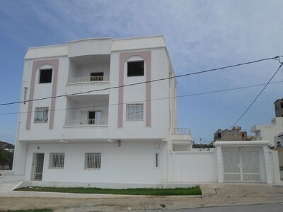 AV trois appartements à Hammamet Nord de superficie 400m
