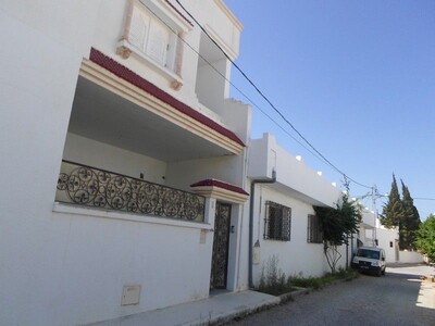 AV à Menzel bouzelfa une maison avec étage