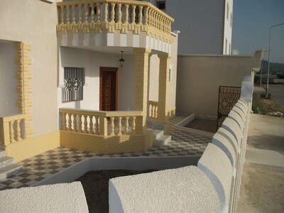 AV une villa avec studio à Borj cedria cité riadh