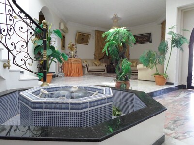 Av dans un quartier résidentiel une magnifique villa à Nabeul