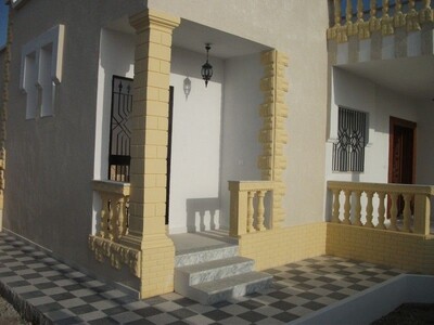 AV une villa avec studio à Borj cedria sur un terrain de 432m