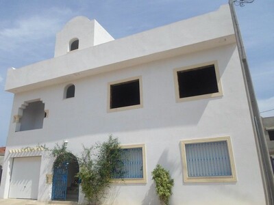 très belle villa haut standing pas loin de hammamet sud
