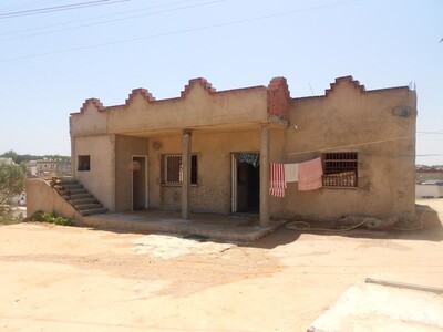 maison inachevée 1200 proche de la route craxi