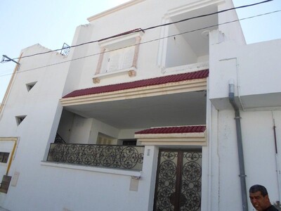 av une maison à Menzel Bouzalfa