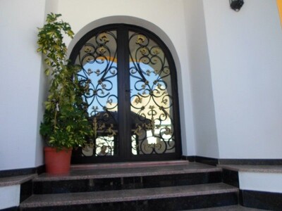 une Villa dans un quartier résidentiel à Menzel Bouzelfa