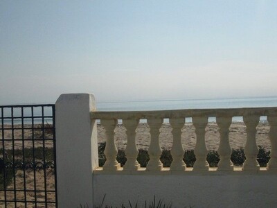 Bungalow pied dans l'eau 705 m à Nabeul