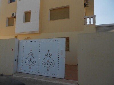 Villa on a plot of 376 m with pool