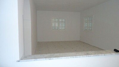 a spacious appartementement without furniture for rent