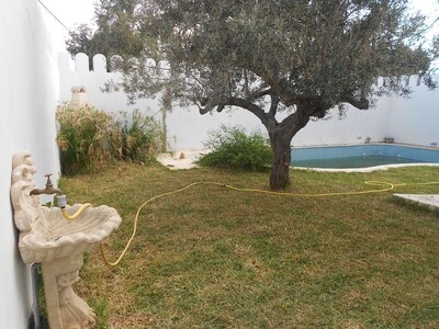 belle villa avec piscine dans un quartier calme à Hammamet