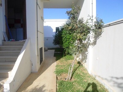 villa sur trois niveaux très proche de la mer
