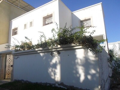 villa sur 3 niveaux proche de la mer à hammamet