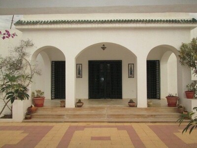 Villa avec grand jardin à sidi Hamed