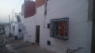AV maison dans un quartier populaire