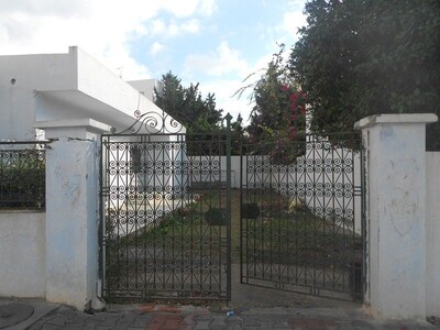 av une maison avec deux bungalow en plein centre ville